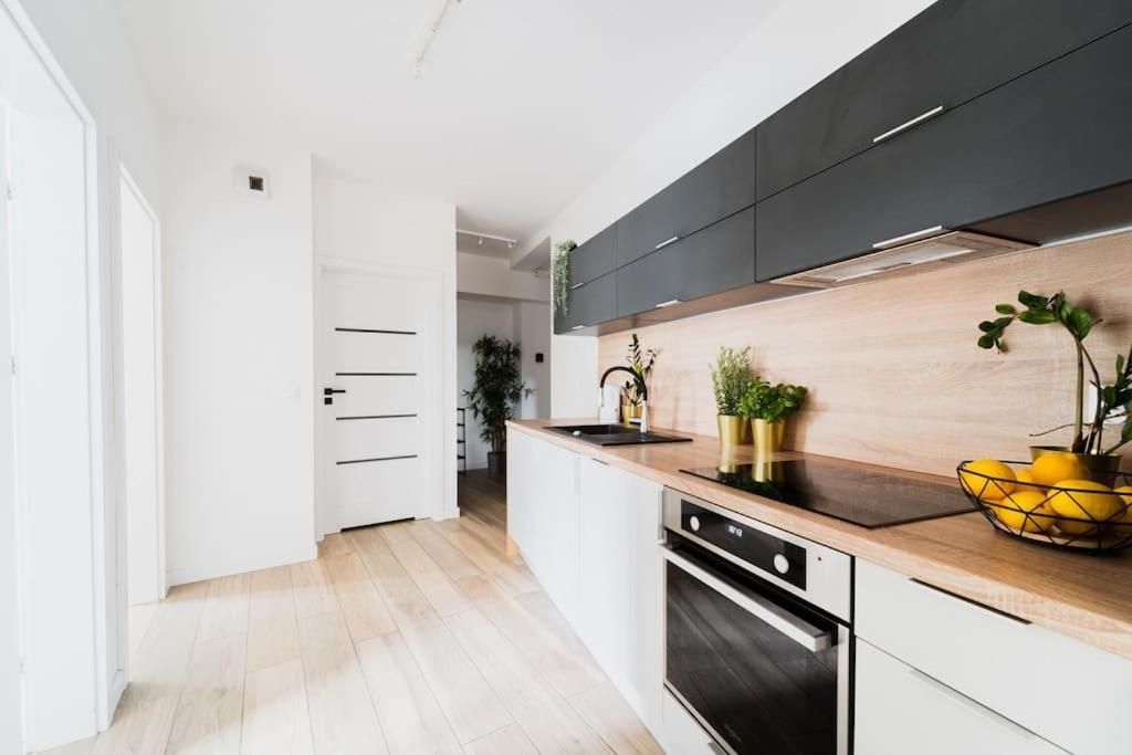 City Center - 3 Rooms - New Building - Private Parking Place - Garage Wrocław Kültér fotó