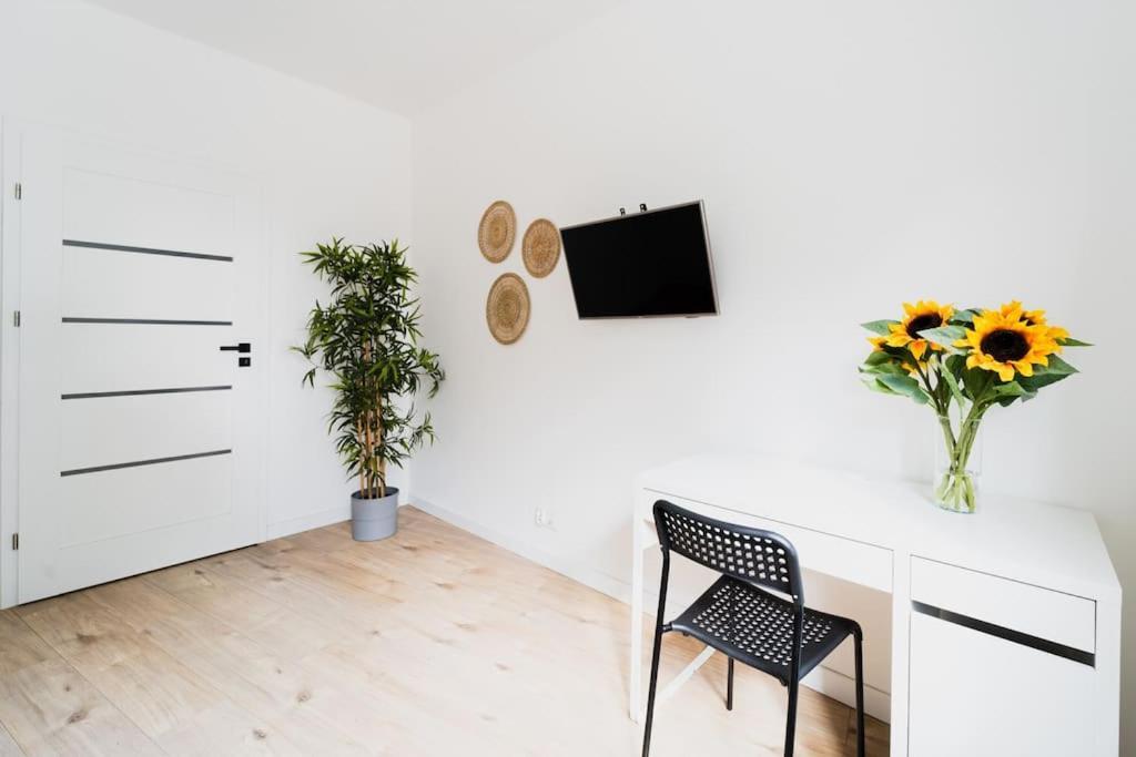 City Center - 3 Rooms - New Building - Private Parking Place - Garage Wrocław Kültér fotó