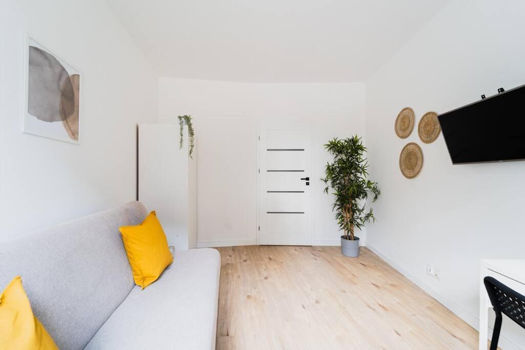 City Center - 3 Rooms - New Building - Private Parking Place - Garage Wrocław Kültér fotó